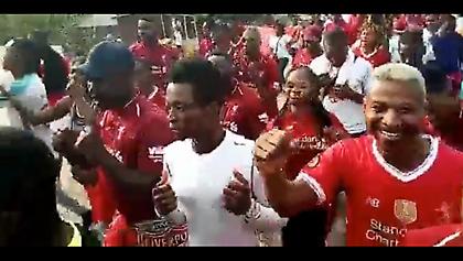 Τρελοί πανηγυρισμοί στην Γκάνα για την πρόκριση της Λίβερπουλ (video)