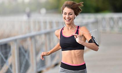 Πόσα λεφτά πρέπει να βγάζεις για να είσαι το ίδιο χαρούμενος με κάποιον που τρέχει;