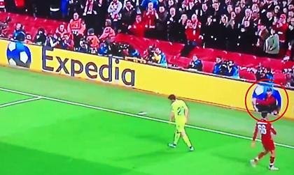 Αυτός είναι ο αφανής ήρωας της Λίβερπουλ (pics/video)