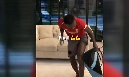 Το γιόρτασε στο... ένα πόδι ο Κεϊτά (Video)