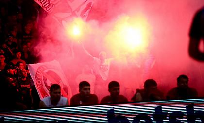 Προσωρινή διακοπή στο ΣΕΦ λόγω κροτίδων