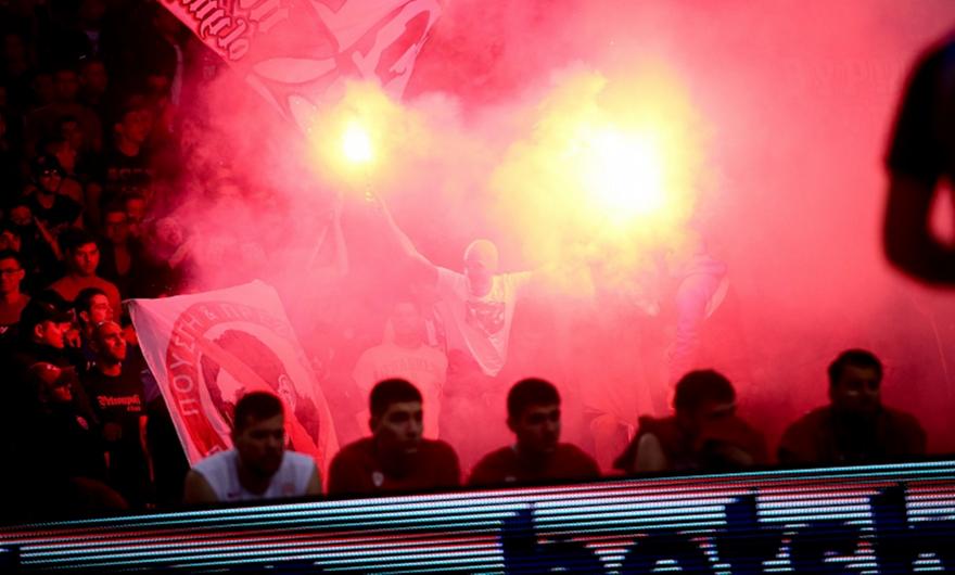 Προσωρινή διακοπή στο ΣΕΦ λόγω κροτίδων