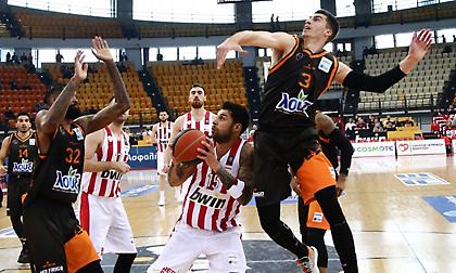 Ολυμπιακό πάρτι στο παρκέ, αποθέωση από την εξέδρα