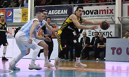 Περίπατος στη Ρόδο και πρώτη θέση για την ΑΕΚ!