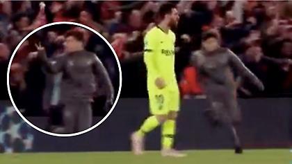 Πιτσιρικάς έκανε ντου και χειρονομία στον Μέσι (video)