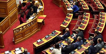 Λεκτικό επεισόδιο Πολάκη – Μητσοτάκη στη βουλή