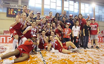 Το πάρτι των κοριτσιών του Ολυμπιακού μετά το τέταρτο σερί νταμπλ (video)