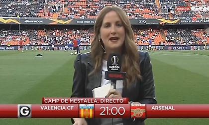 Τα είδε... όλα γυναίκα δημοσιογράφος που έφαγε την μπάλα στο κεφάλι! (video)