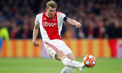 L' Equipe: «Ένα βήμα μακριά από την Μπαρτσελόνα ο Ντε Λίχτ-Στη Βαρκελώνη ο Ραϊόλα»