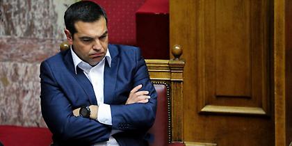 Bloomberg: Η Ελλάδα κινδυνεύει με κυρώσεις-Με την απόφαση Τσίπρα για μείωση πρωτογενούς πλεονάσματος