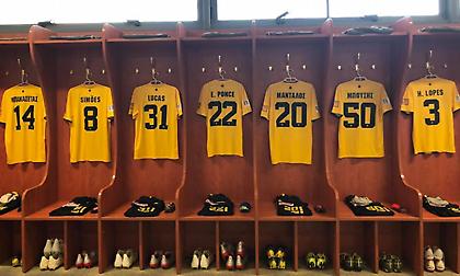 Τα αποδυτήρια ΑΕΚ και ΠΑΟΚ πριν τον τελικό (pics)