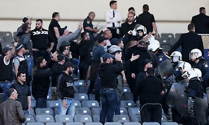 Μίνι-ένταση στις εξέδρες κατά την είσοδο του κόσμου (pics)