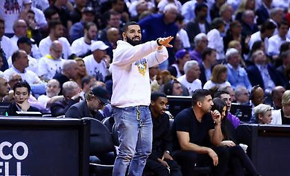 Ο Drake χρησιμοποίησε την γκαντεμιά του κατά των Σίξερς (video)