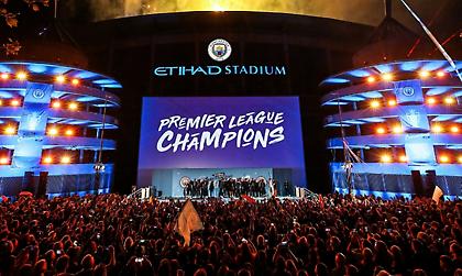 Χαλασμός στη γιορτή τίτλου στο Etihad (pics & vid)