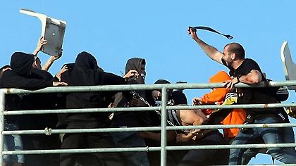 Παραπέμπονται σε δίκη 30 οπαδοί ΠΑΟΚ και ΑΕΚ για τα επεισόδια του Βόλου