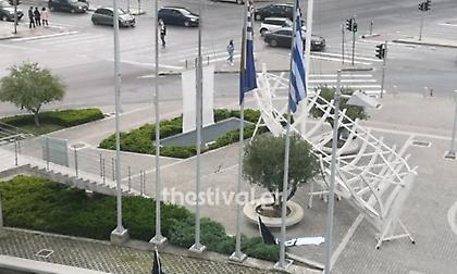 Κατέβασαν τις σημαίες του ΠΑΟΚ από το δημαρχείο Θεσσαλονίκης