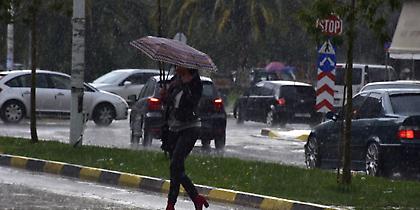 Καιρός: Βροχές, καταιγίδες και σκόνη την Τρίτη-Πού θα είναι πιο έντονα τα φαινόμενα