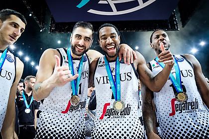 «Δένει» Αραντόρι η Βίρτους