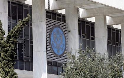 Καταδρομική επίθεση με μπογιές και καπνογόνο στο σπίτι του Αμερικανού πρέσβη στην Αθήνα