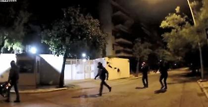 Βίντεο από την επίθεση του Ρουβίκωνα στο σπίτι του Αμερικανού πρέσβη