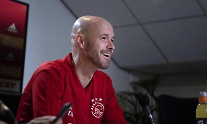 Τεν Χαγκ: «Ωραίο να σε συνδέουν με Μπάρτσα και Μπάγερν, αλλά μένω στον Άγιαξ»