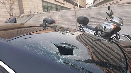 Συναγερμός και για ύποπτο σακίδιο στην εκδήλωση της ΝΔ που επιτέθηκαν κουκουλοφόροι