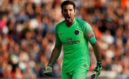 Μπουφόν: «Μου πρόσφερε νέο συμβόλαιο η Παρί»