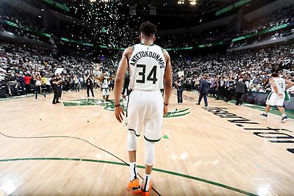 Ο Γιάννης έπαθε… Χάρντεν και κάρφωσε μετά από τέσσερα βήματα (video)