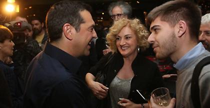 Ο Τσίπρας μαθαίνει από τον Υποχθόνιο τι σημαίνει… «Mama?»