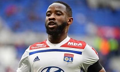 Τον Μούσα Ντεμπελέ ως αντι-Λουκάκου σκέφτονται στη Μάντσεστερ Γιουνάιτεντ