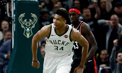 Οδοστρωτήρας Γιάννης, πηγαίνει τους Μπακς καρφί για τελικούς!