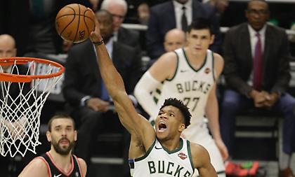 Αντετοκούνμπο: «Πάμε να κερδίσουμε και στο Τορόντο»