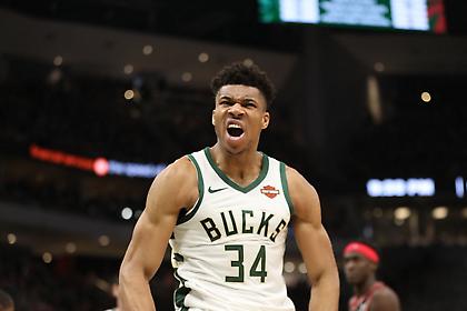 Η μαγική εμφάνιση του Γιάννη στο 2-0 των Μπακς (video)