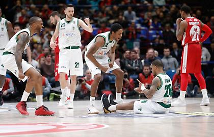 Έσπασε την έδρα της Αρμάνι η Αβελίνο!