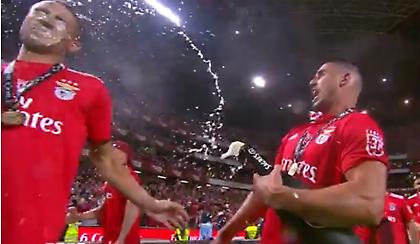 «Λούστηκε» με σαμπάνια ο Βλαχοδήμος (video)