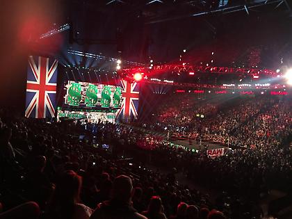 Εικόνες μέσα από το Raw του Λονδίνου