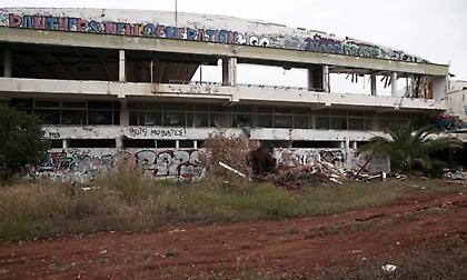 Εικόνες από την πυρκαγιά στο υπό ανακατασκευή κλειστό γήπεδο του Πανιωνίου