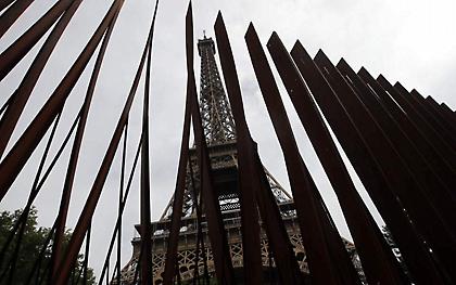 Εκκενώνεται ο Πύργος του Άιφελ στο Παρίσι