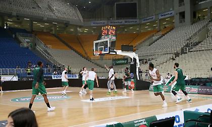 Τρία πανό κατά Αγγελόπουλων και Ολυμπιακού στο ΟΑΚΑ (pics)