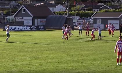 Τρομερή γκολάρα με ραμπόνα από τα 25 μέτρα! (video)