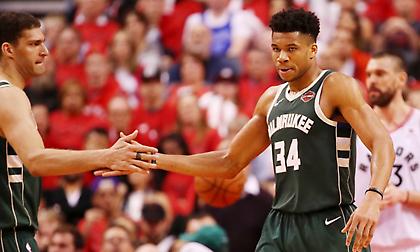 Τον Ιούνιο κυκλοφορεί το υπογεγραμμένο παπούτσι του Αντετοκούνμπο (pic)