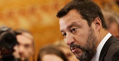 Ιταλία: Έστειλαν σφαίρα στον Σαλβίνι – «Δεν με φοβίζουν»