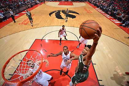 Διπλός Γιάννης και φοβερός Λέοναρντ στο Top 5 (video)