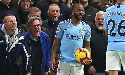 Στέρλινγκ: «Να αφαιρούνται 9 βαθμοί από ομάδες για κρούσματα ρατσισμού»