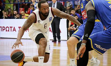 Με όργια Σμιθ ισοφάρισε το Περιστέρι ο Ήφαιστος