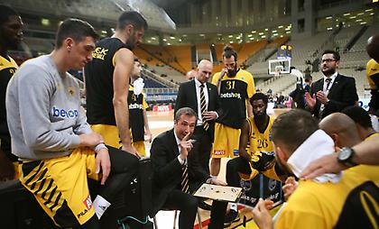 «Μαντρώνει» τους παίκτες της ΑΕΚ ο Μπάνκι-Προβληματισμός στην ΚΑΕ