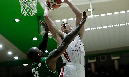 Έριξε στο… καναβάτσο την Αρμάνι η Αβελίνο!