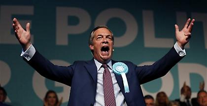 Πρώτη στη μάχη των ευρωεκλογών σήμερα η Βρετανία με φαβορί τον Φάρατζ