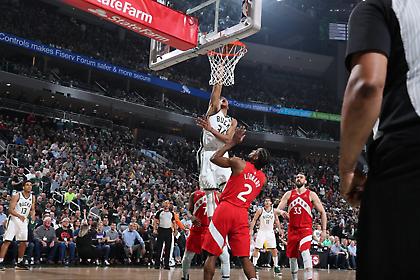 Η εμφάνιση του Αντετοκούνμπο στο Game 5 (video)