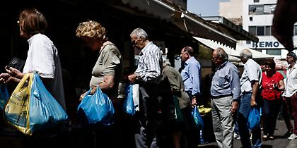 Βροχή πληρωμών επιδομάτων και συντάξεων σήμερα -Ποιοι θα ψηφίσουν με γεμάτη τσέπη